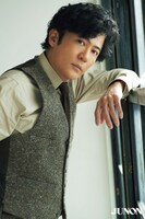 「JUNON」2022年4月号より、稲垣吾郎。