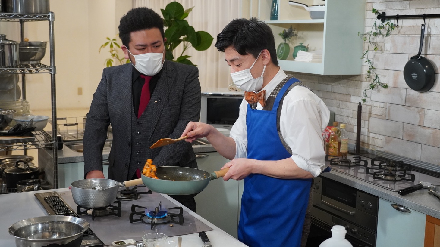「鬼越トマホークの狼シェフにダマされるな！」より。