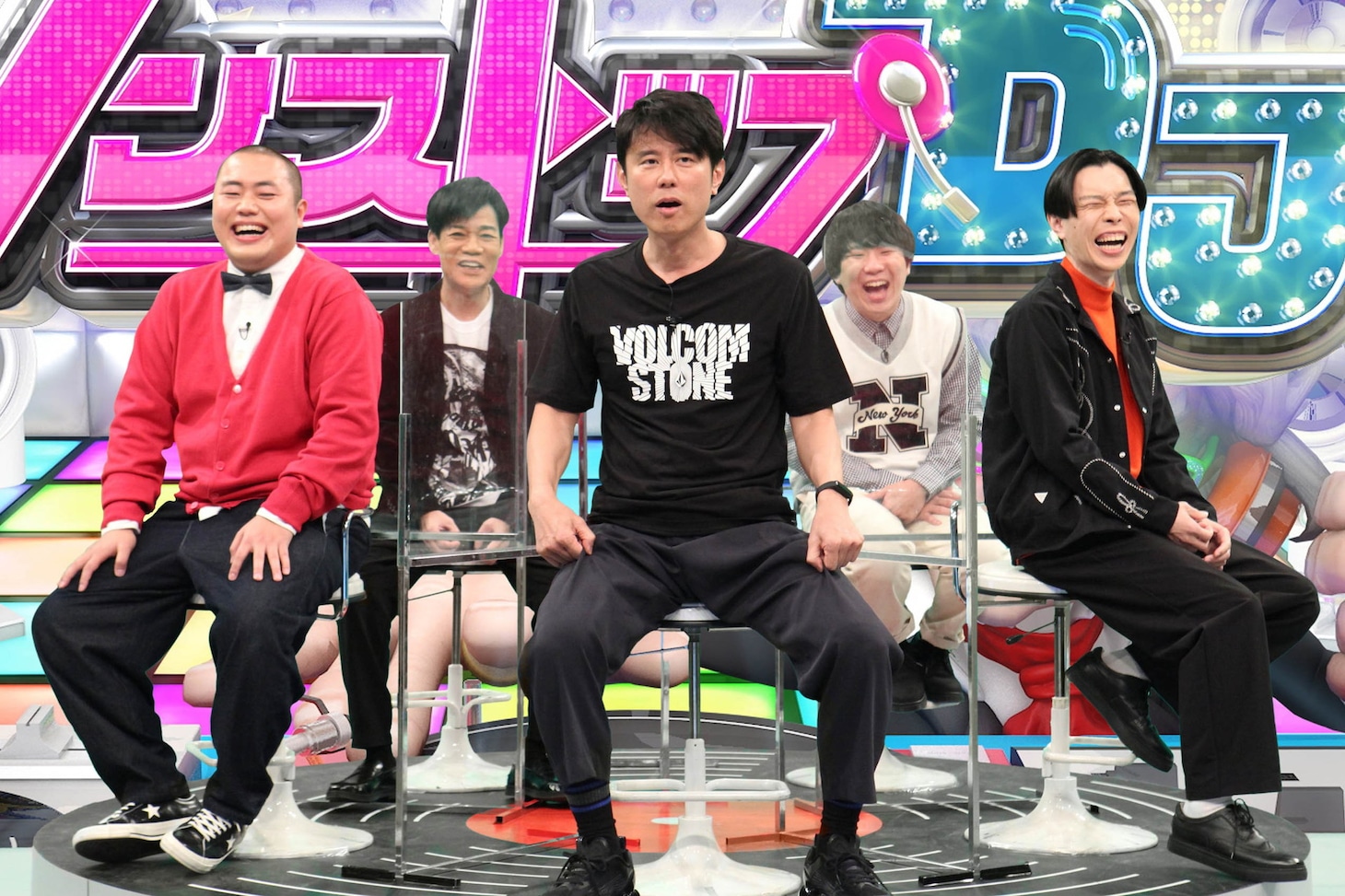 「ワタナベエンターテインメントチーム」の（左から）ハナコ岡部、ネプチューン名倉、ネプチューン原田、ハナコ秋山、ハライチ岩井。(c)フジテレビ