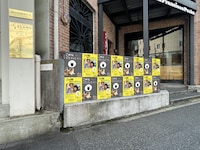 「ねこねこキャップ」が掲出されている様子。