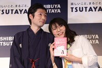 左から立川談洲、相席スタート・ケイ。