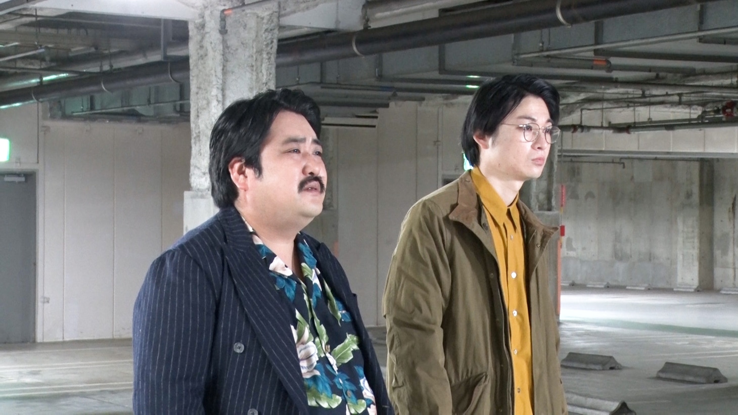 「仮面ライダーリバイス」にゲスト出演した空気階段。(c)テレビ朝日