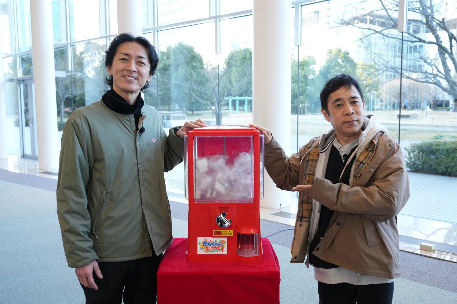 バラエティ特番「ガチャガチャの言う通り!!～丸投げナインティナイン～」に出演するナインティナイン。(c)フジテレビ