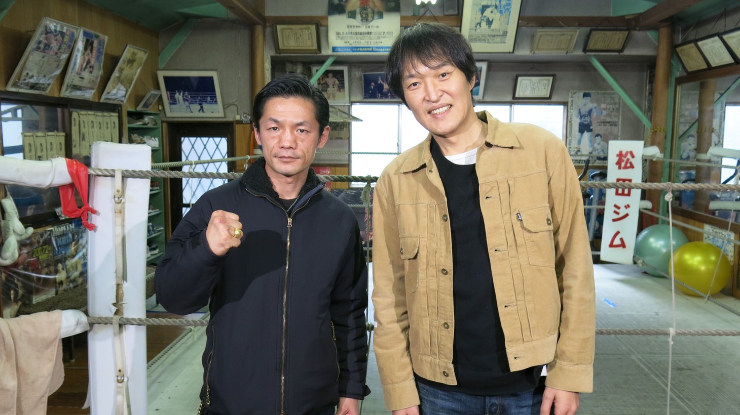 千原ジュニア（右）と佐野友樹（左）。