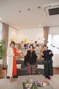左から吉岡聖恵、越智志帆、友近。