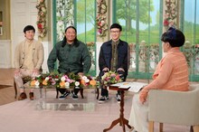 ロバートと黒柳徹子。(c)テレビ朝日