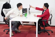 TKO木本（左）と千鳥ノブ（右）。