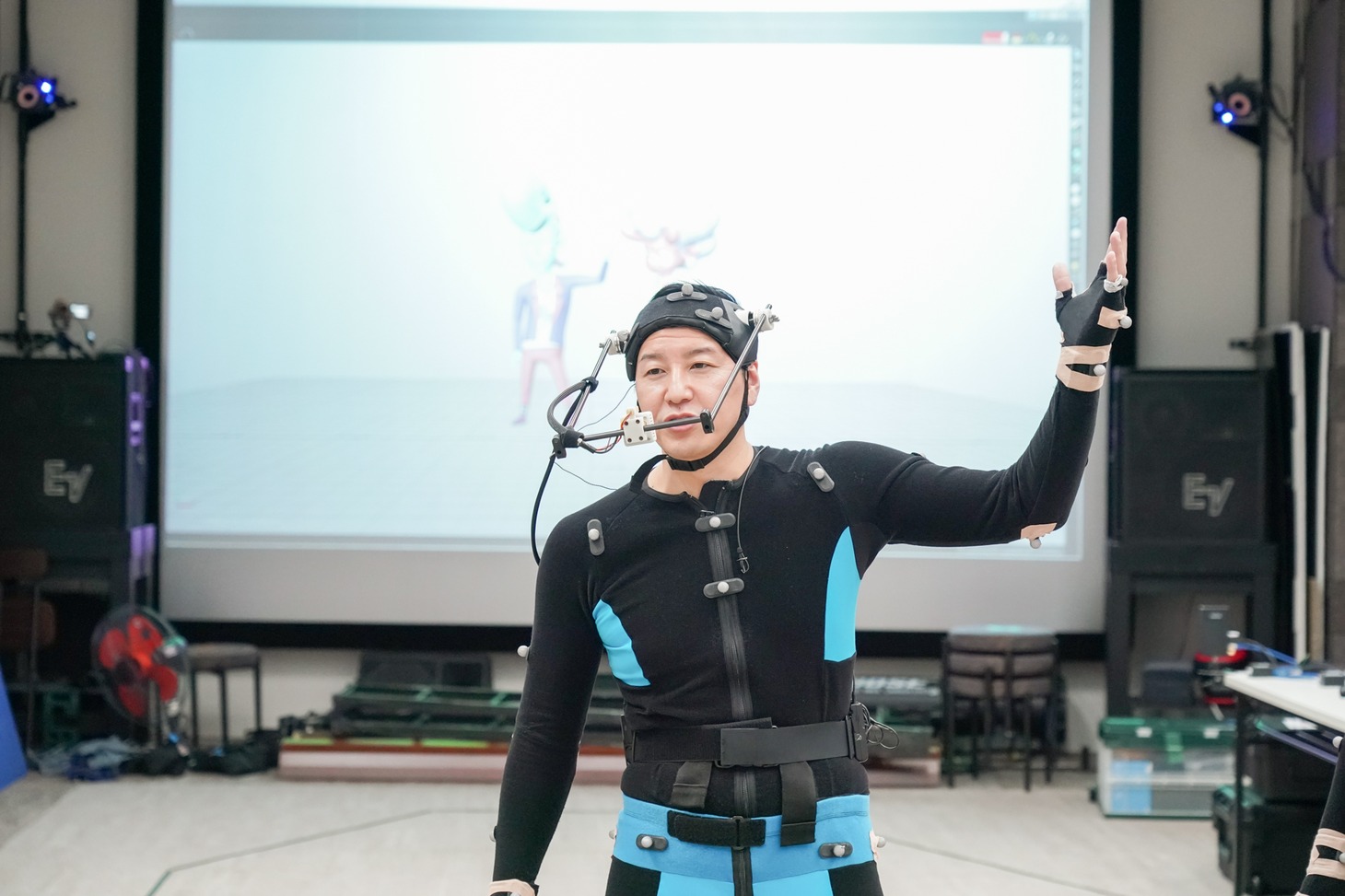 「ヘルピポ！」制作現場の様子。