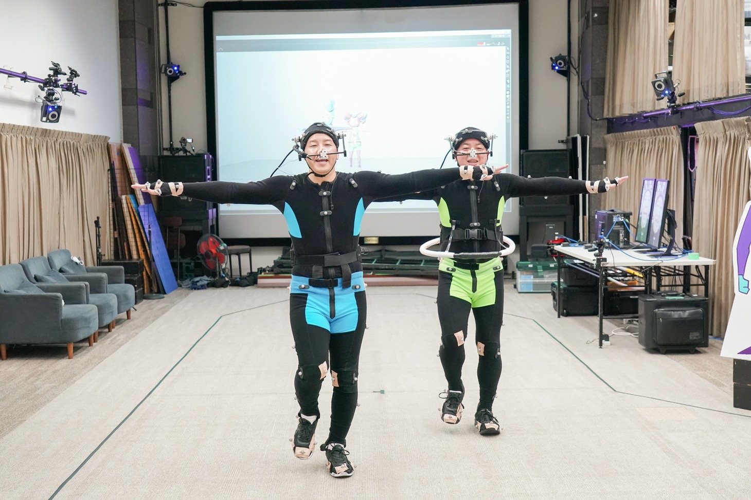 「ヘルピポ！」制作現場の様子。
