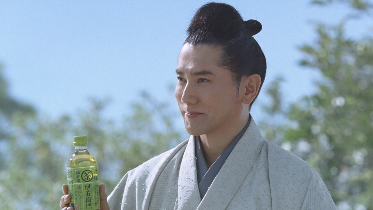 新CM「伊右衛門の会 緑茶はどれも同じ？」編より。 - 博多大吉「伊右