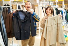 左からハナコ岡部、入江未悠。