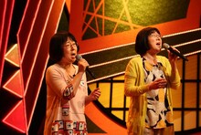 「お笑い実力刃」に出演する阿佐ヶ谷姉妹。(c)テレビ朝日