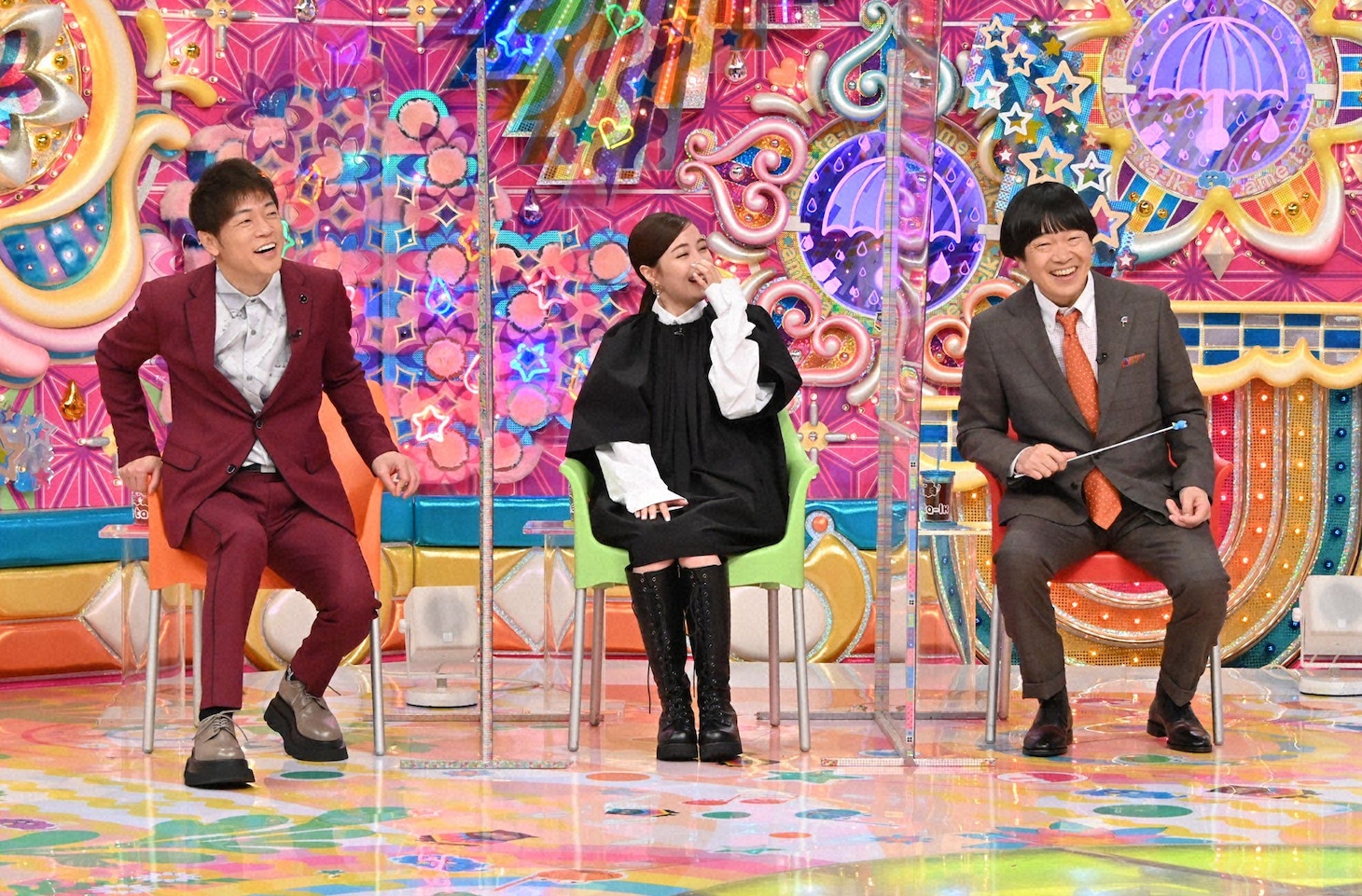 （左から）陣内智則、広瀬すず、蛍原徹。(c)テレビ朝日