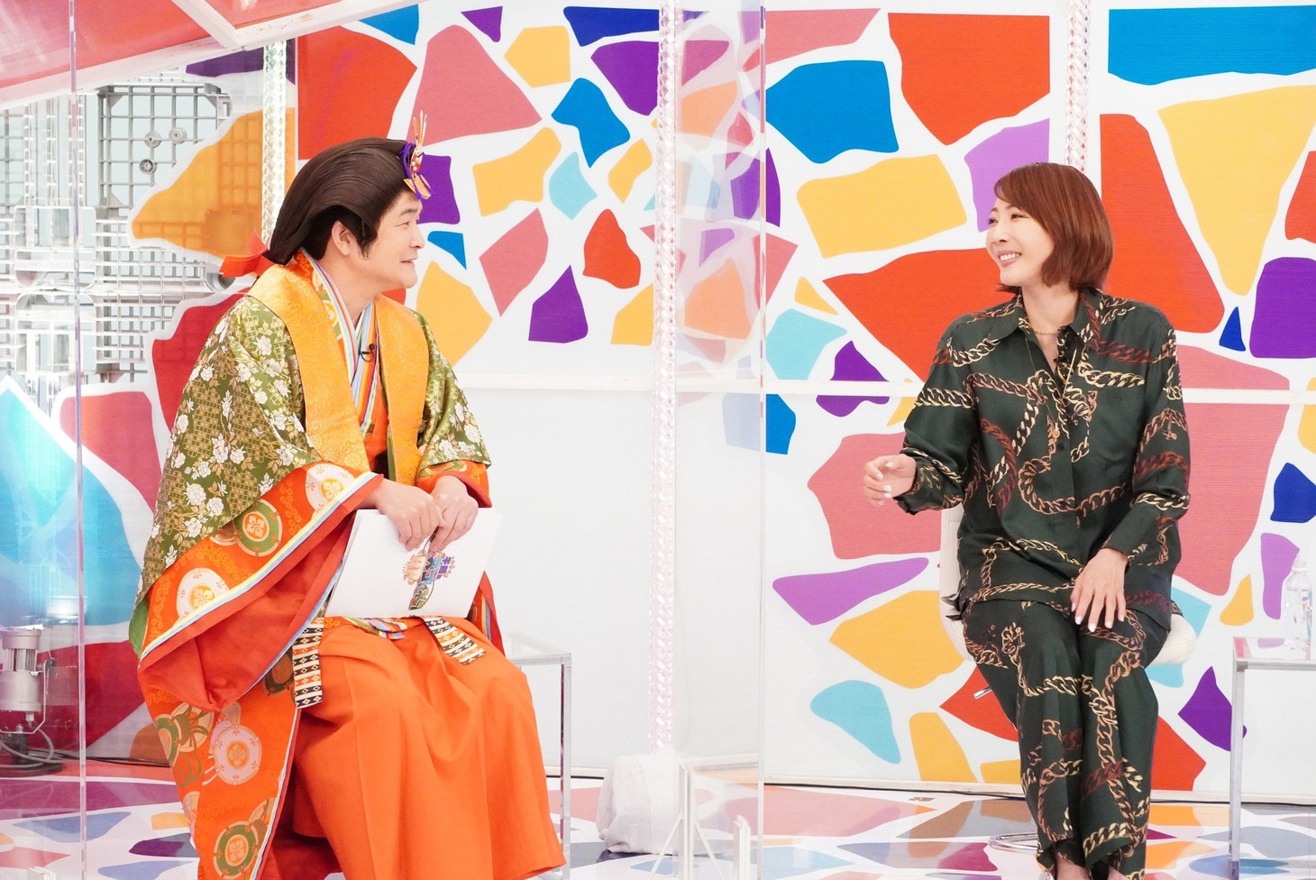 （左から）千鳥ノブ、柚希礼音。(c)フジテレビ
