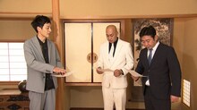 ドラマ出演を前にした錦鯉と、2人に演技指導をするとろサーモン村田（左）。(c)ABCテレビ