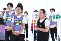 （左から）カベポスター永見、ミサイルマン岩部、笑い飯・西田ら。(c)関西テレビ