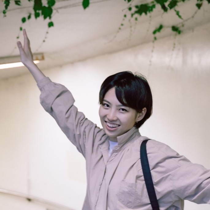 THIS IS パンとタッグを組むCMプランナー・宮本梨世。