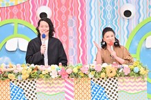 「オールスター感謝祭」のオマージュ企画でMCを務める霜降り明星・粗品と島崎和歌子。(c)TBS