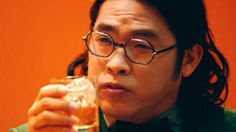 ロッチが起用された「ブラックニッカ リッチブレンド」のWeb CMより。