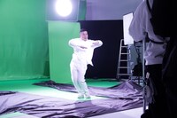 Web動画「WAKE UP!!! -ムリなときってあるよね-」撮影中の様子。