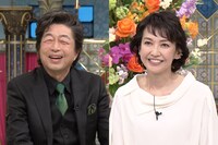左から中村雅俊、賀来千香子。(c)日本テレビ