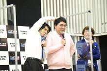 「ダメー」とマヂカルラブリー・野田（左）。