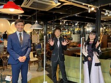 左から伊豆蔵将太アナウンサー、陣内智則、ハシヤスメ・アツコ。