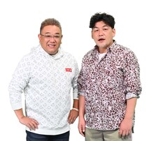 「サンドウィッチマンのどうぶつ園飼育員さんプレゼン合戦 ZOO-1グランプリ」MCのサンドウィッチマン。(c)TBS