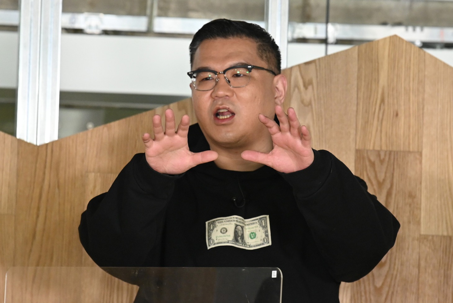 シソンヌ長谷川 (c)ABCテレビ