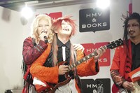 パフォーマンスを披露する美炎-BIEN-。