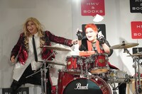 パフォーマンスを披露する美炎-BIEN-。