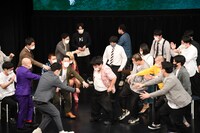 ∞ホールで何度も繰り広げられた、空気階段・鈴木もぐらのズボンがずり落ちるくだり。