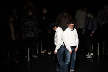 スポットライトの下、ボケるうるとらブギーズ。