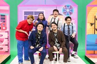 「隣人の○んじん」に出演する隣人、ビスケットブラザーズ、オズワルド。(c)読売テレビ