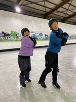 やす子とじゅんいちダビッドソン。(c)TBS