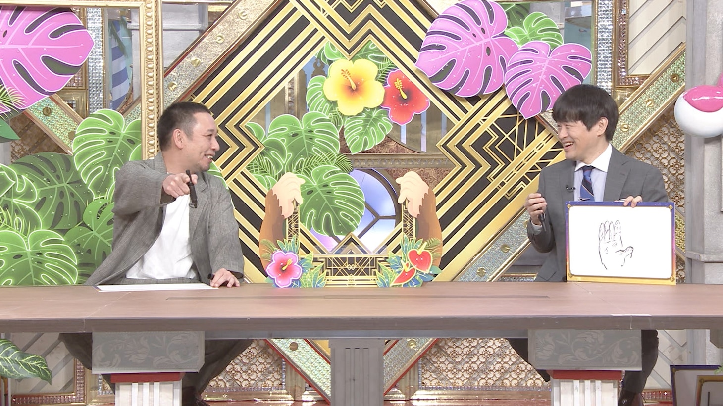 左から千鳥・大悟、バカリズム。(c)日本テレビ