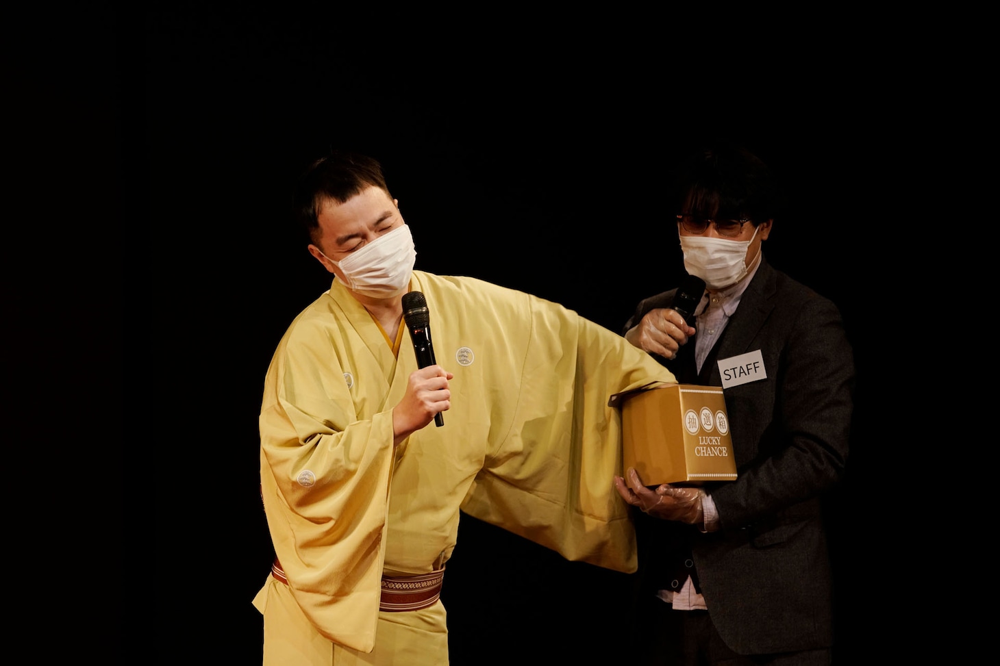 くじを引いてお題を決定する。