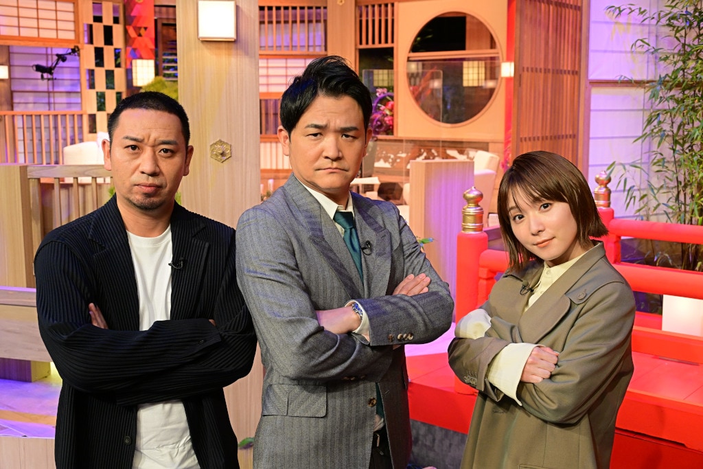 左から千鳥、松岡茉優。(c)TBS