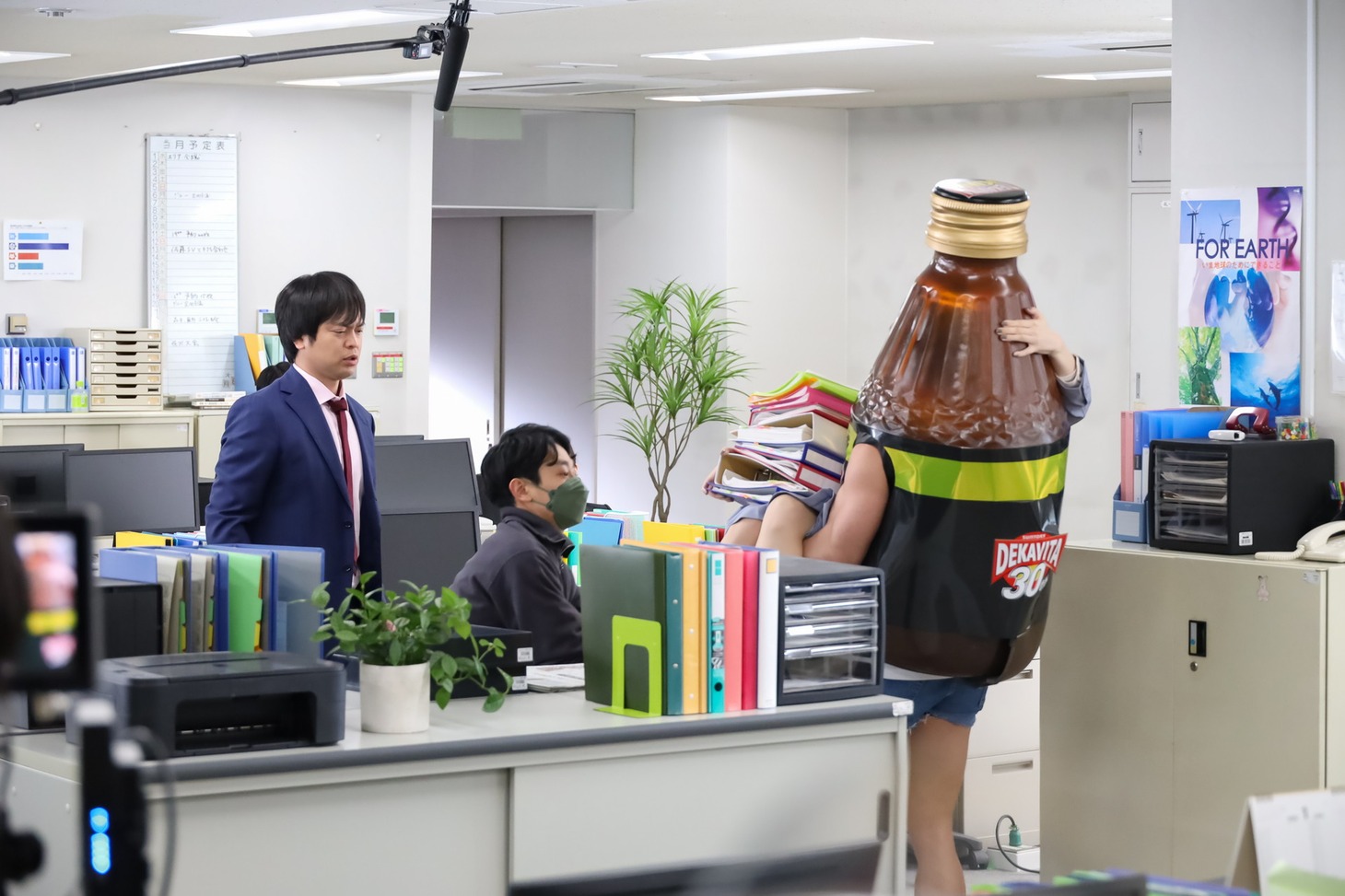 WebCM「連続パワー劇場 『でかびたきんぐ君』」撮影中の様子。