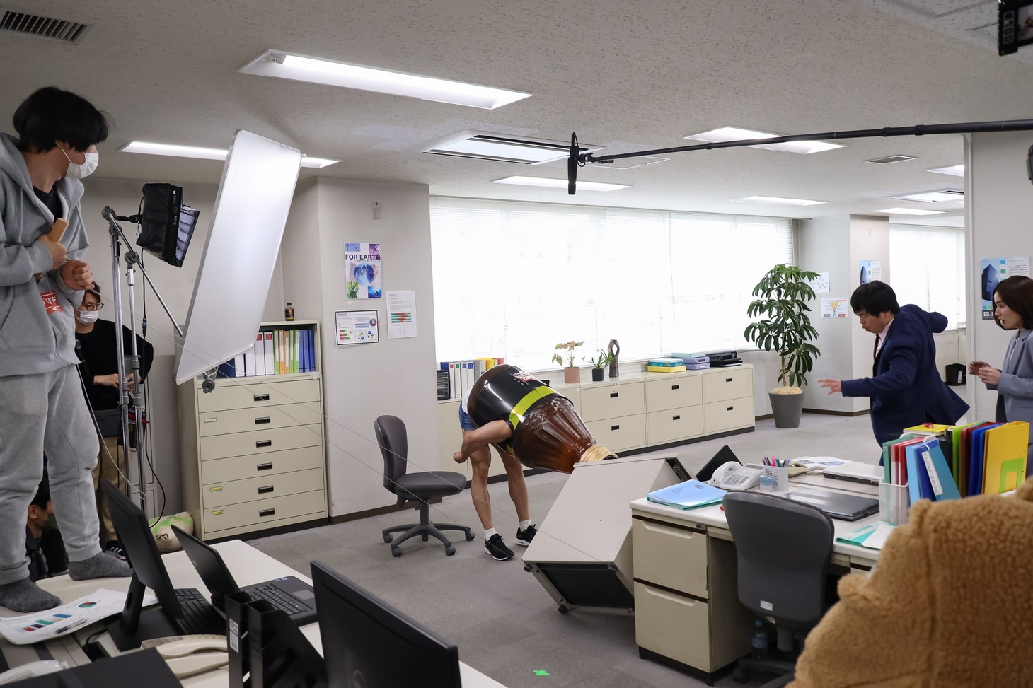 WebCM「連続パワー劇場 『でかびたきんぐ君』」撮影中の様子。