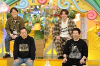 （前列左から）月亭八方、今田耕司と、アインシュタイン（後列）。(c)ABCテレビ