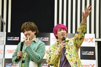 EXIT。2階席にまで手を振る。