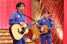 （左から）レイザーラモンRG、テツandトモ・トモ。(c)フジテレビ