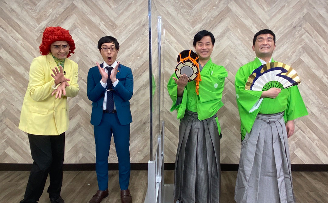 MCのすゑひろがりず（右）と、アイデンティティ。