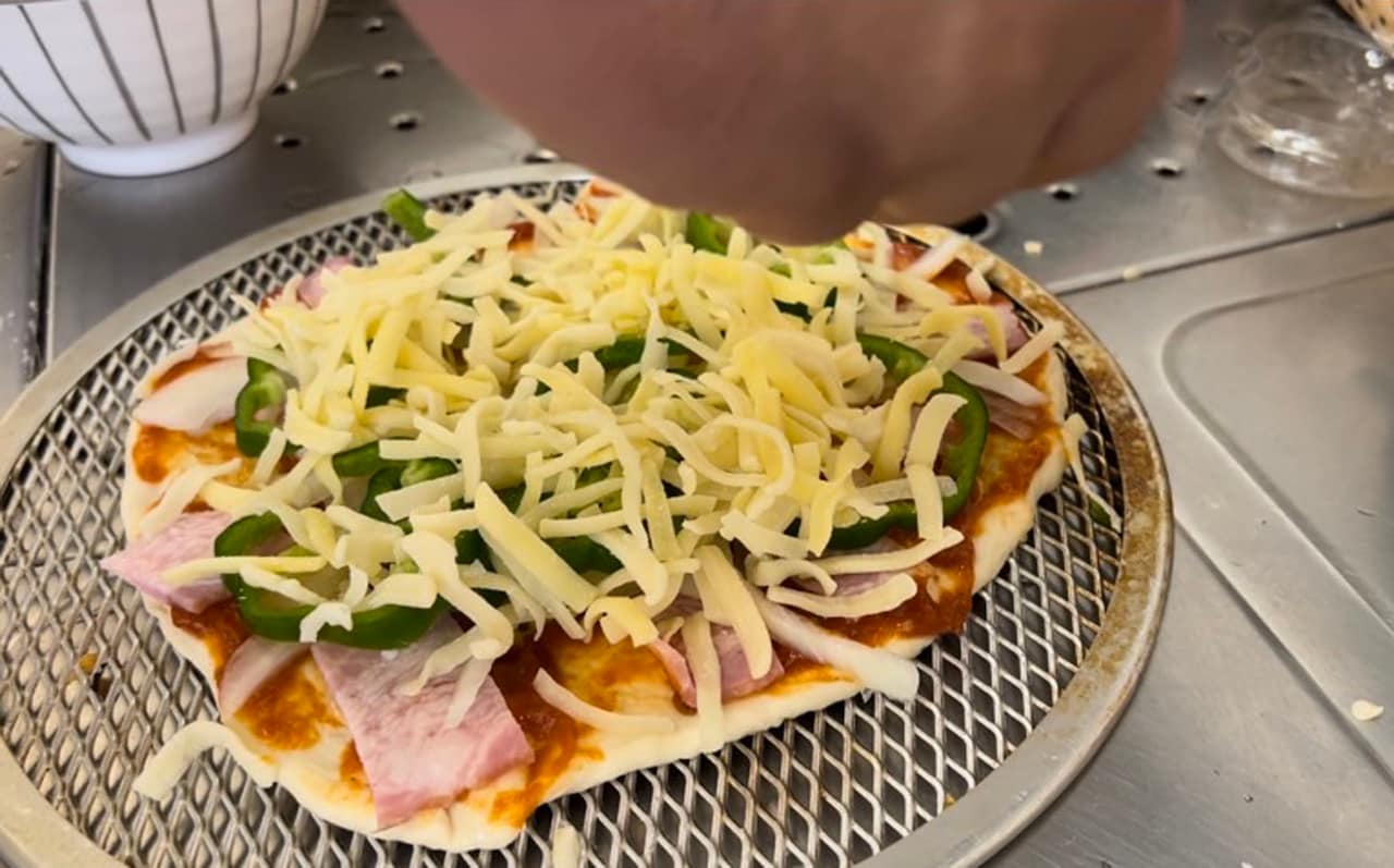 チーズを乗せる。