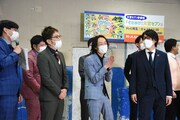 「それゆけ！大宮セブン」の会見の様子。