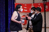 「M-1グランプリ」準決勝の結果発表に乱入者が登場。