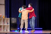 「M-1」決勝進出を喜ぶ霜降り明星と見取り図リリー。