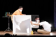 「肛門ソムリエ」に挑戦するミキ昴生。