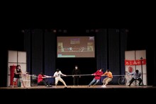 見取り図・盛山がずっとやっていきたいゲームコーナーの1つ、綱引きを行う一同。